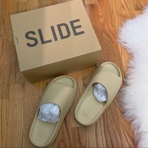 Yeezy Slide Desert Sand